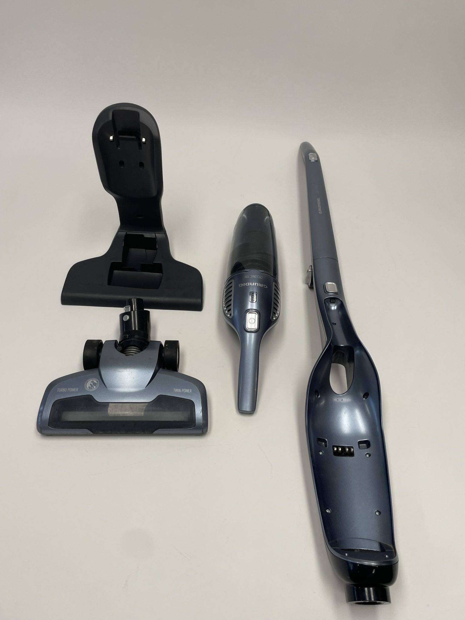 Grundig VCH 9832 belaidis dulkių siurblys 2-in-1, 120 W