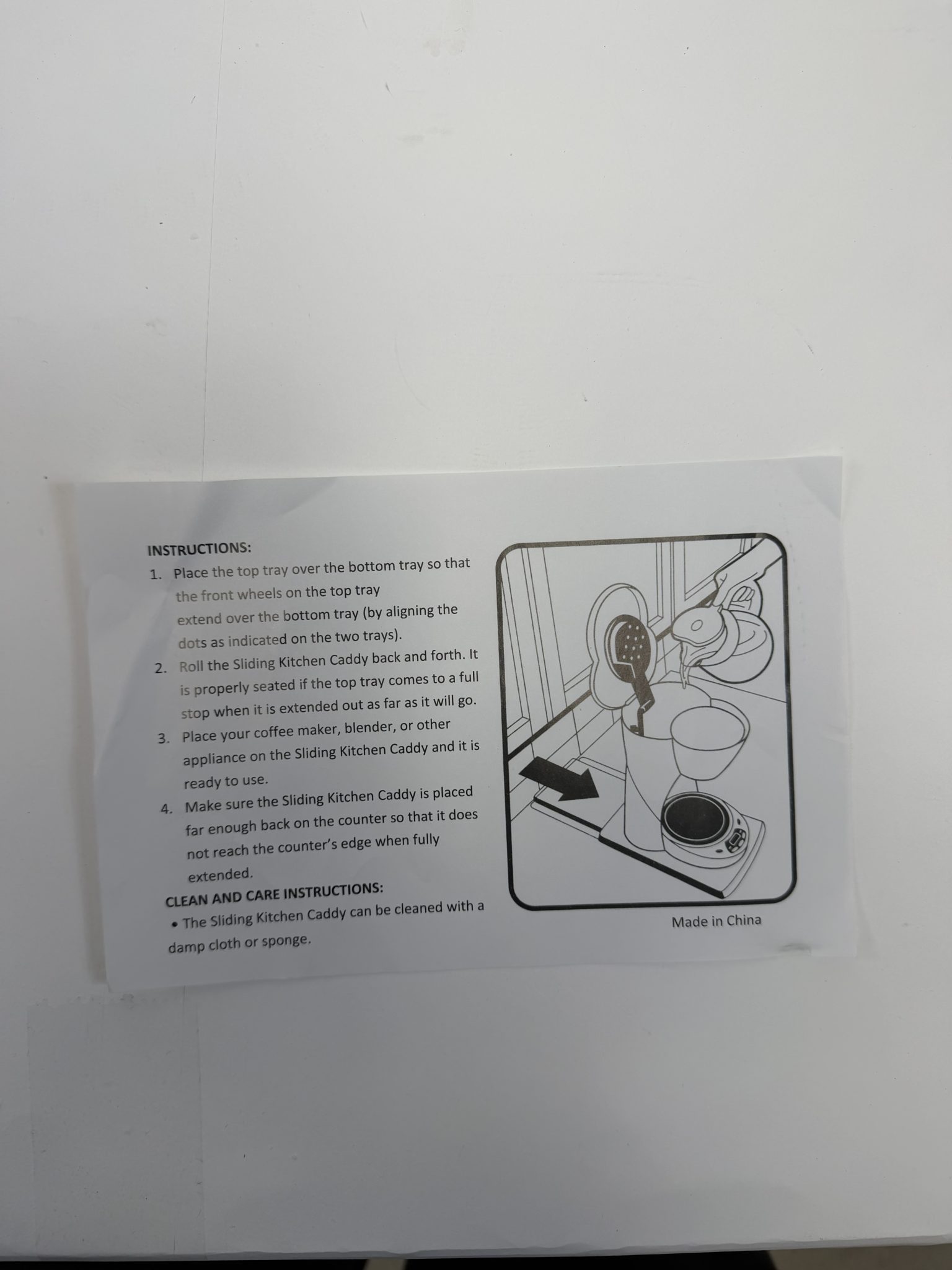Eucteje ištraukiamas padėklas virtuvės technikai