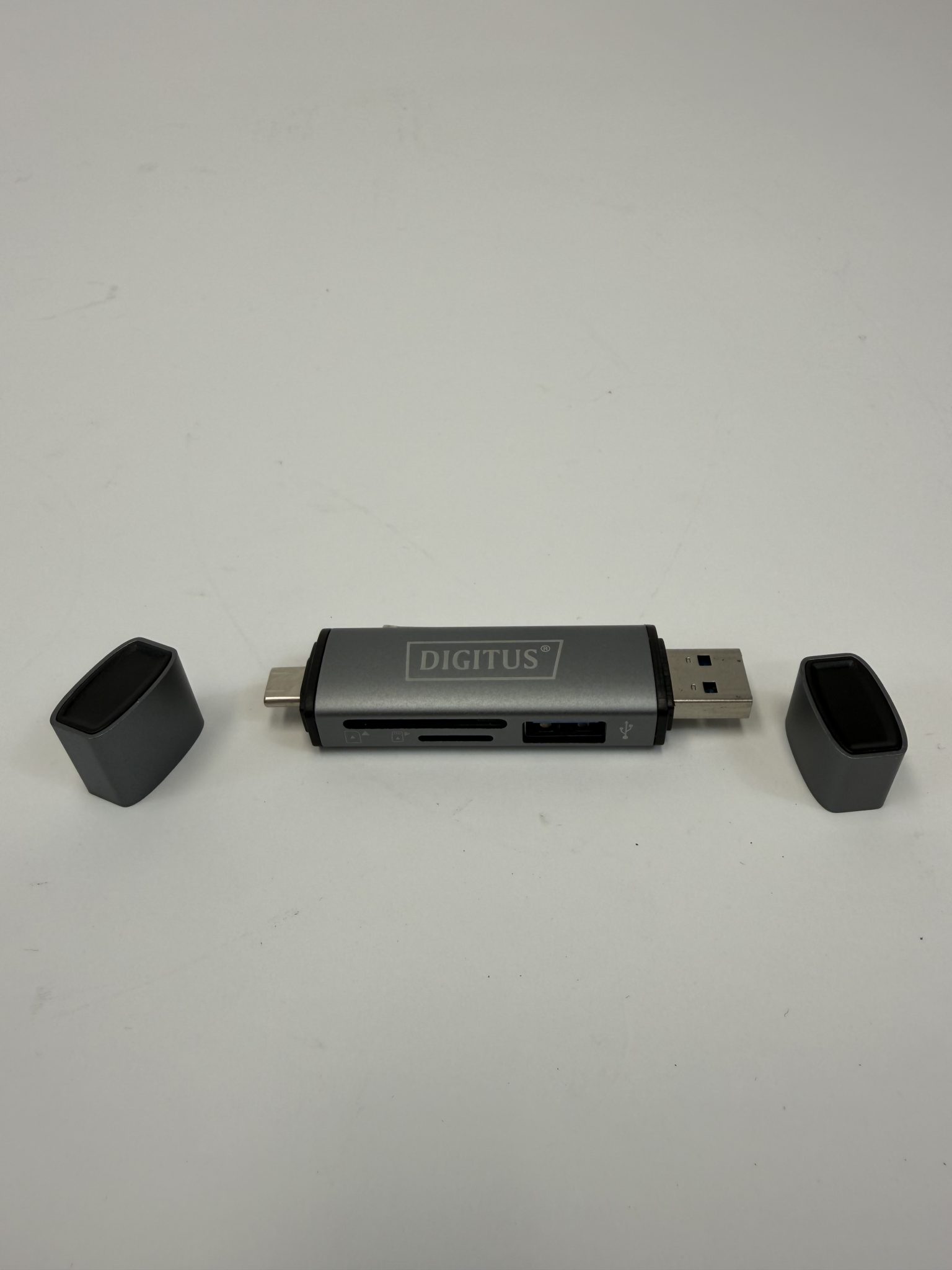 DIGITUS USB-C / USBatminties kortelių skaitytuvas